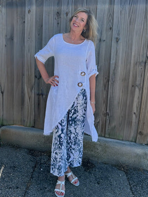 Made in Italy Hi Lo Linen Tunic in white and Ikat print linen pant in navy at ooh la la! in Grapevine TX 76051