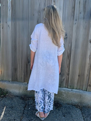 Made in Italy Hi Lo Linen Tunic in white and Ikat print linen pant in navy at ooh la la! in Grapevine TX 76051