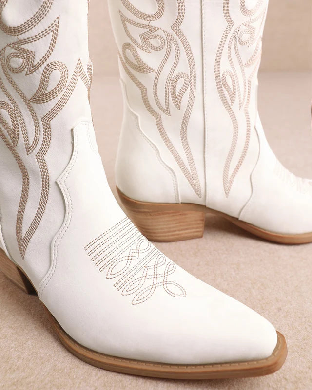 Amora Heart Western Boot - White at ooh la la! in Grapevine TX 76051
