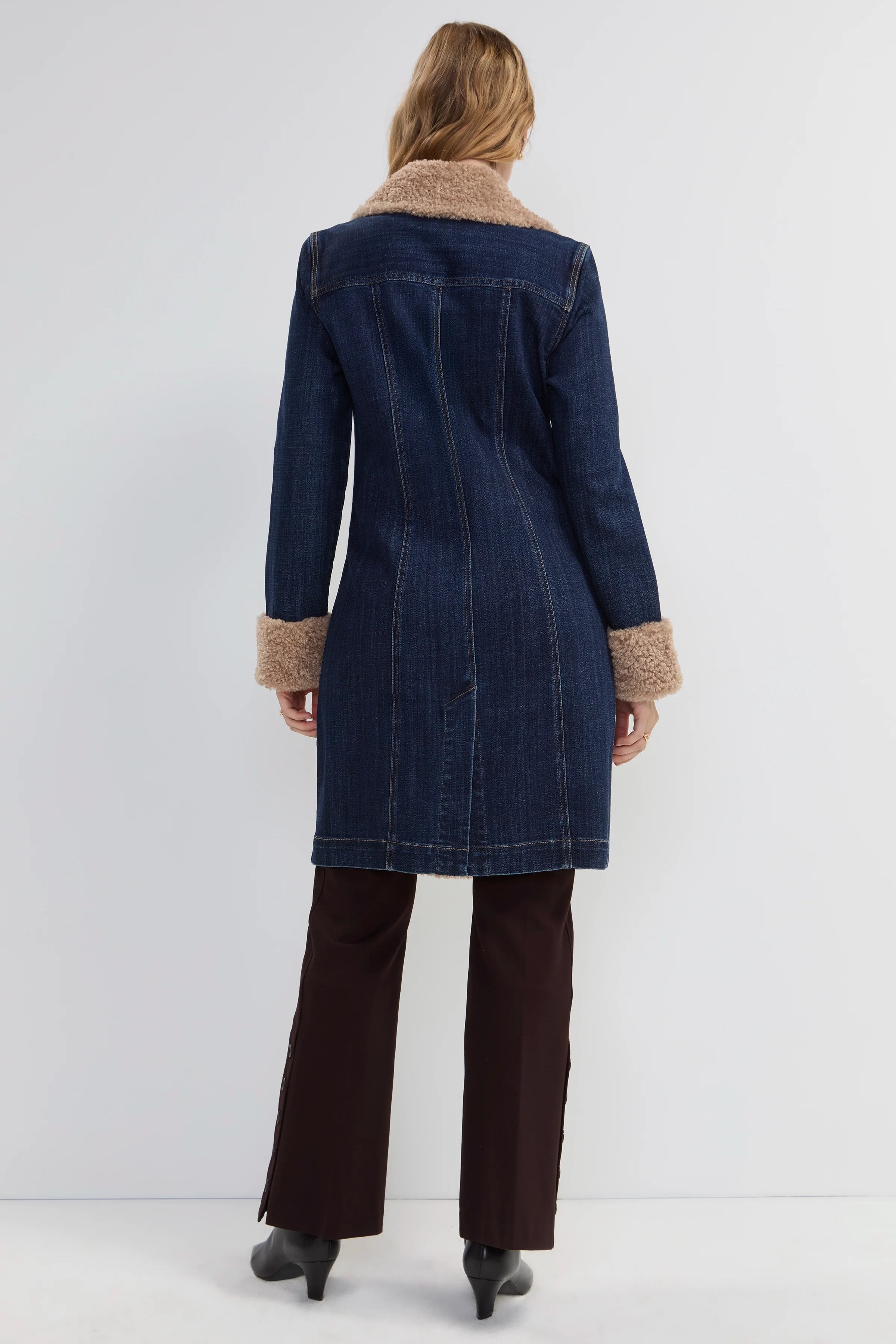 Liverpool sherpa trimmed notch collar denim jacket in rinse wash at ooh la la! in Grapevine TX 76051