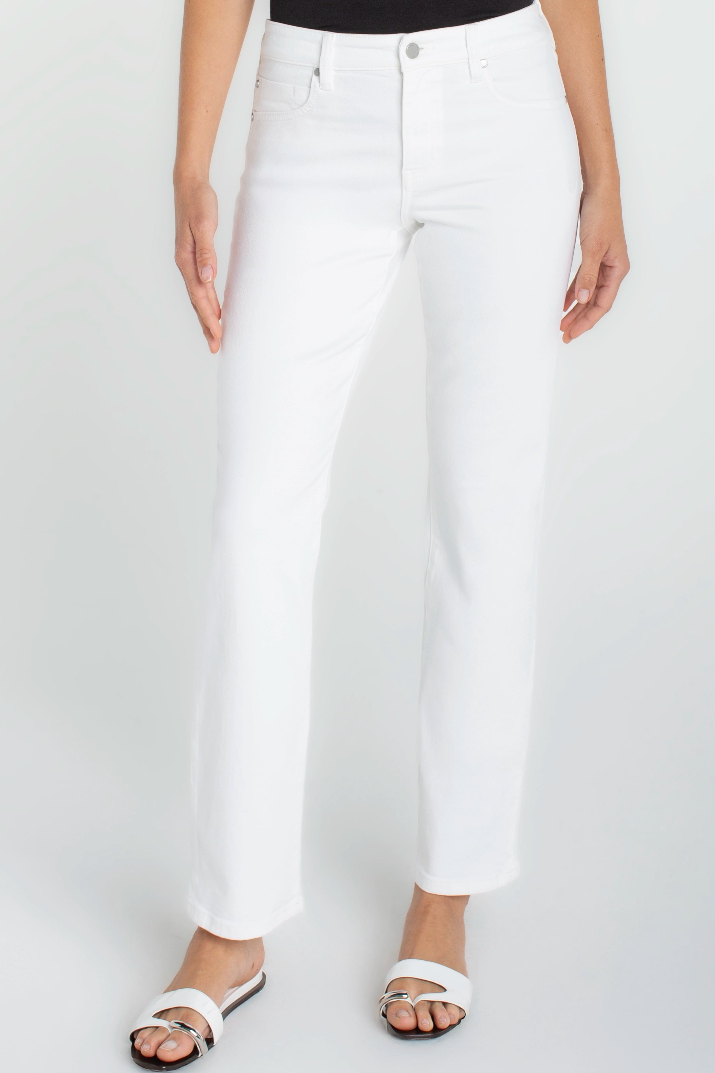 Liverpool Kennedy Straight Jeans at Ooh La La! in Grapevine TX 76051