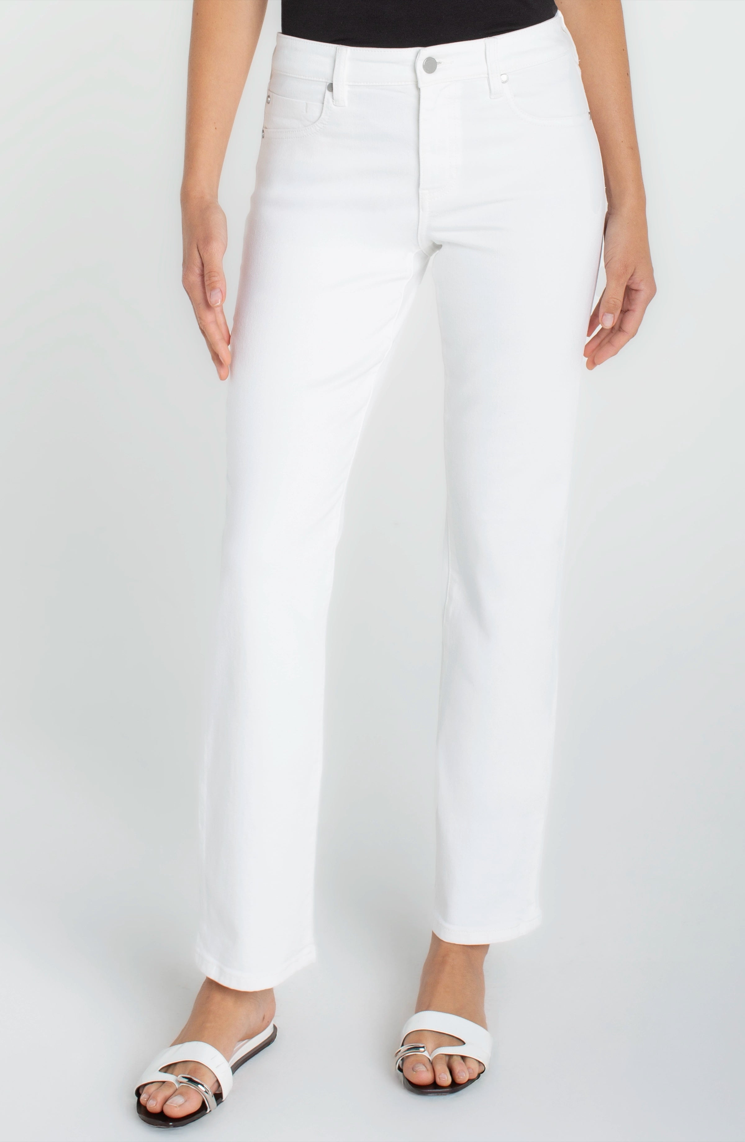 Liverpool Kennedy Straight Jeans at Ooh La La! in Grapevine TX 76051