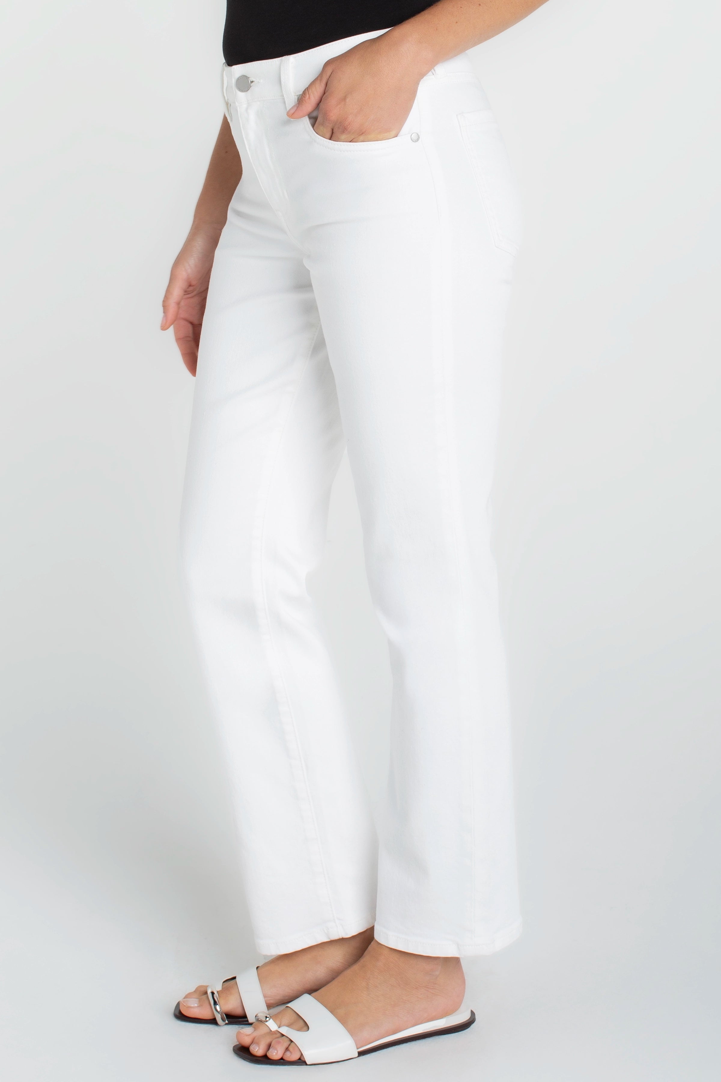 Liverpool Kennedy Straight Jeans at Ooh La La! in Grapevine TX 76051