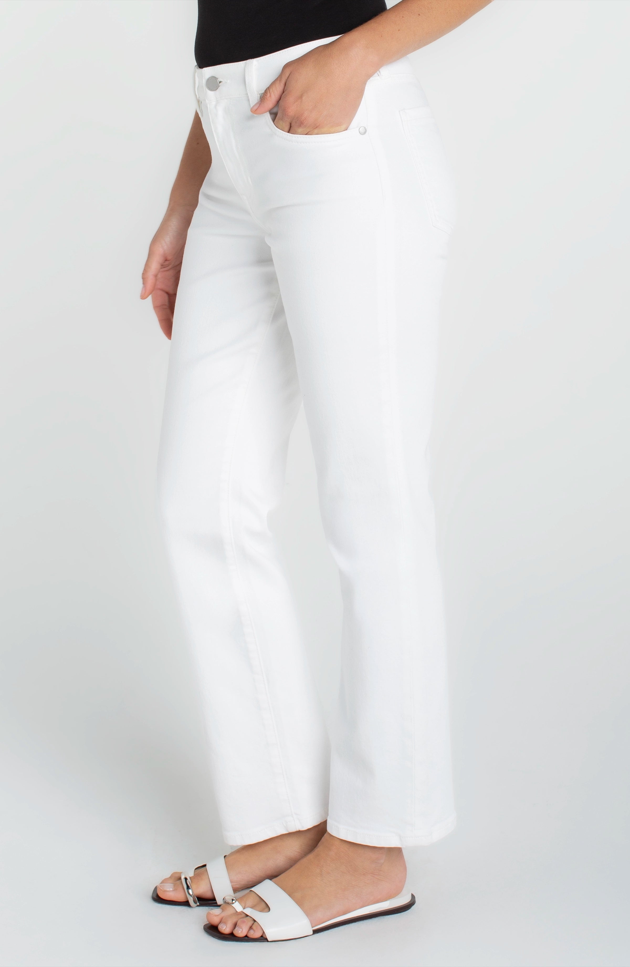 Liverpool Kennedy Straight Jeans at Ooh La La! in Grapevine TX 76051
