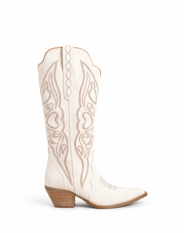 Amora Heart Western Boot - White at ooh la la! in Grapevine TX 76051