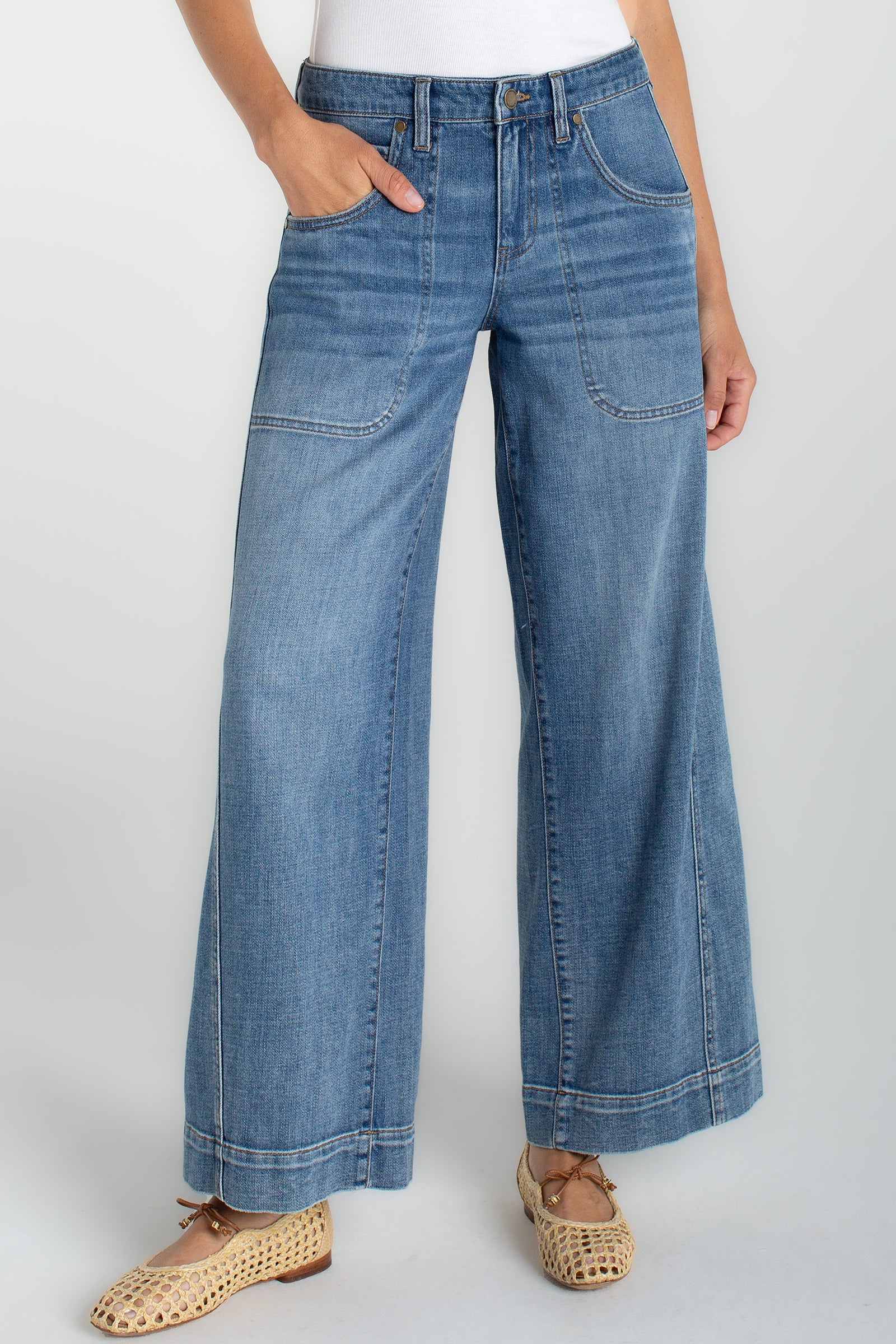 Liverpool Stride jeans, wide leg utility jeans, high waisted denim women, 30 inch inseam jeans, patch pocket jeans, Liverpool Los Angeles denim, chic wide leg pants, premium stretch jeans.
ooh la la! in Grapevine TX 76051