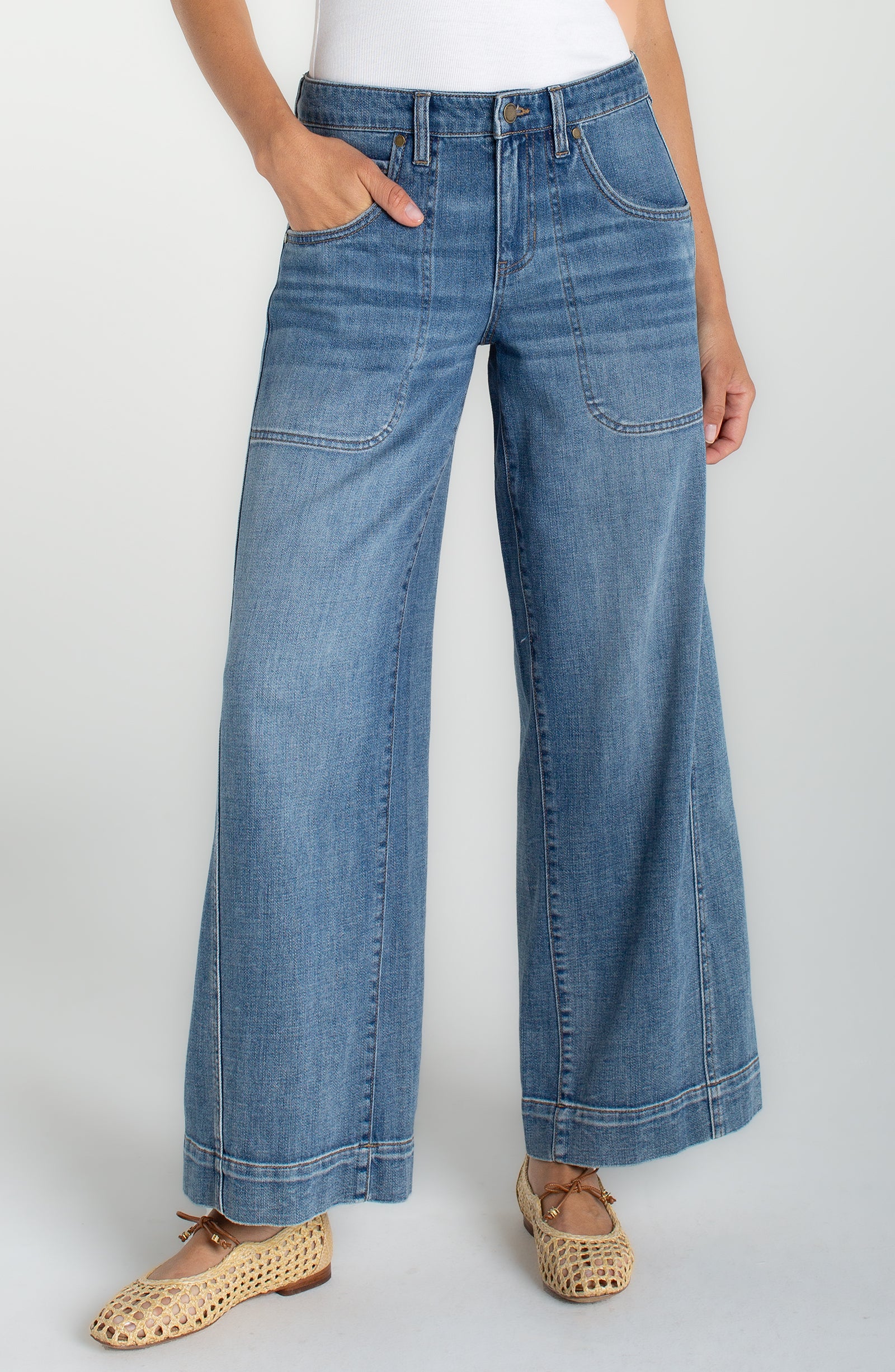 Liverpool Stride jeans, wide leg utility jeans, high waisted denim women, 30 inch inseam jeans, patch pocket jeans, Liverpool Los Angeles denim, chic wide leg pants, premium stretch jeans.
ooh la la! in Grapevine TX 76051