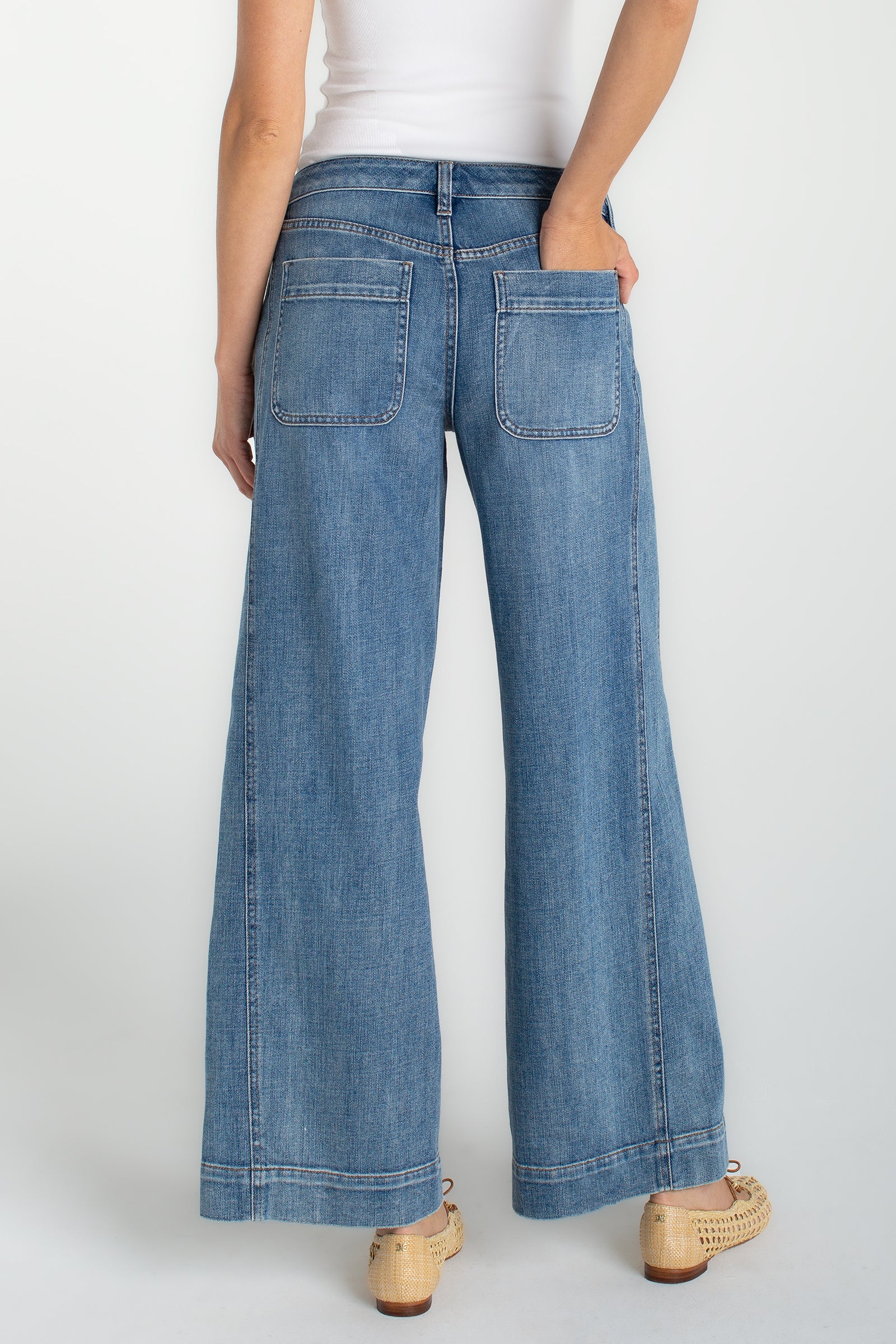 Liverpool Stride jeans, wide leg utility jeans, high waisted denim women, 30 inch inseam jeans, patch pocket jeans, Liverpool Los Angeles denim, chic wide leg pants, premium stretch jeans.
ooh la la! in Grapevine TX 7605