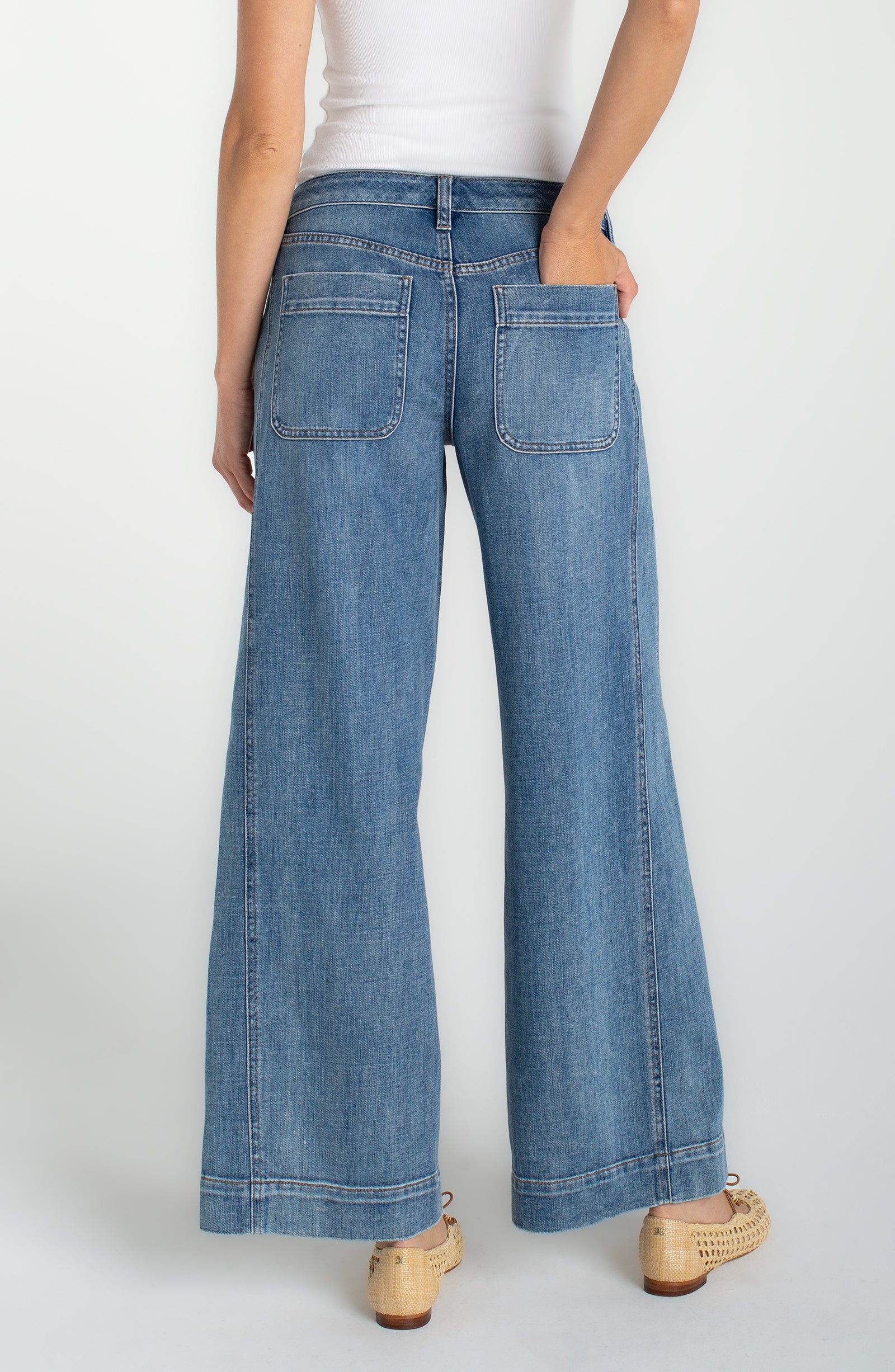 Liverpool Stride jeans, wide leg utility jeans, high waisted denim women, 30 inch inseam jeans, patch pocket jeans, Liverpool Los Angeles denim, chic wide leg pants, premium stretch jeans.
ooh la la! in Grapevine TX 7605