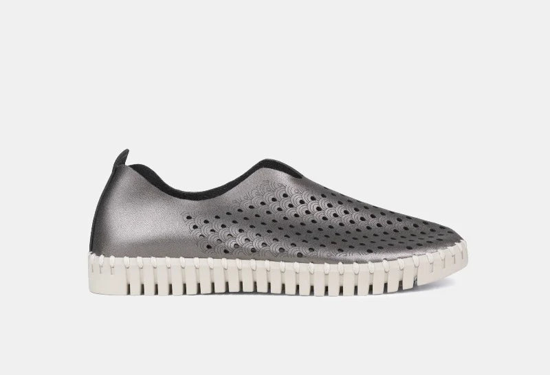 Ilse Jacobsen Tulip Shoe in Metallic Gunmetal at ooh la la! in Grapevine TX 76051