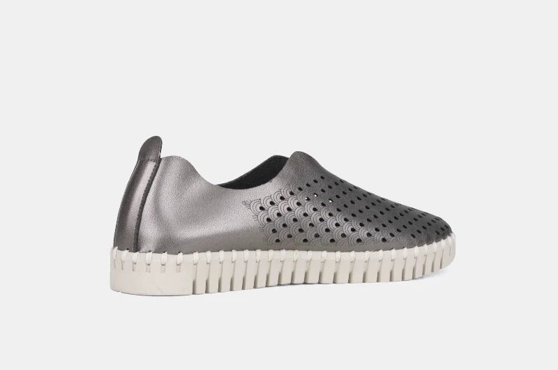 Ilse Jacobsen Tulip Shoe in Metallic Gunmetal at ooh la la! in Grapevine TX 76051